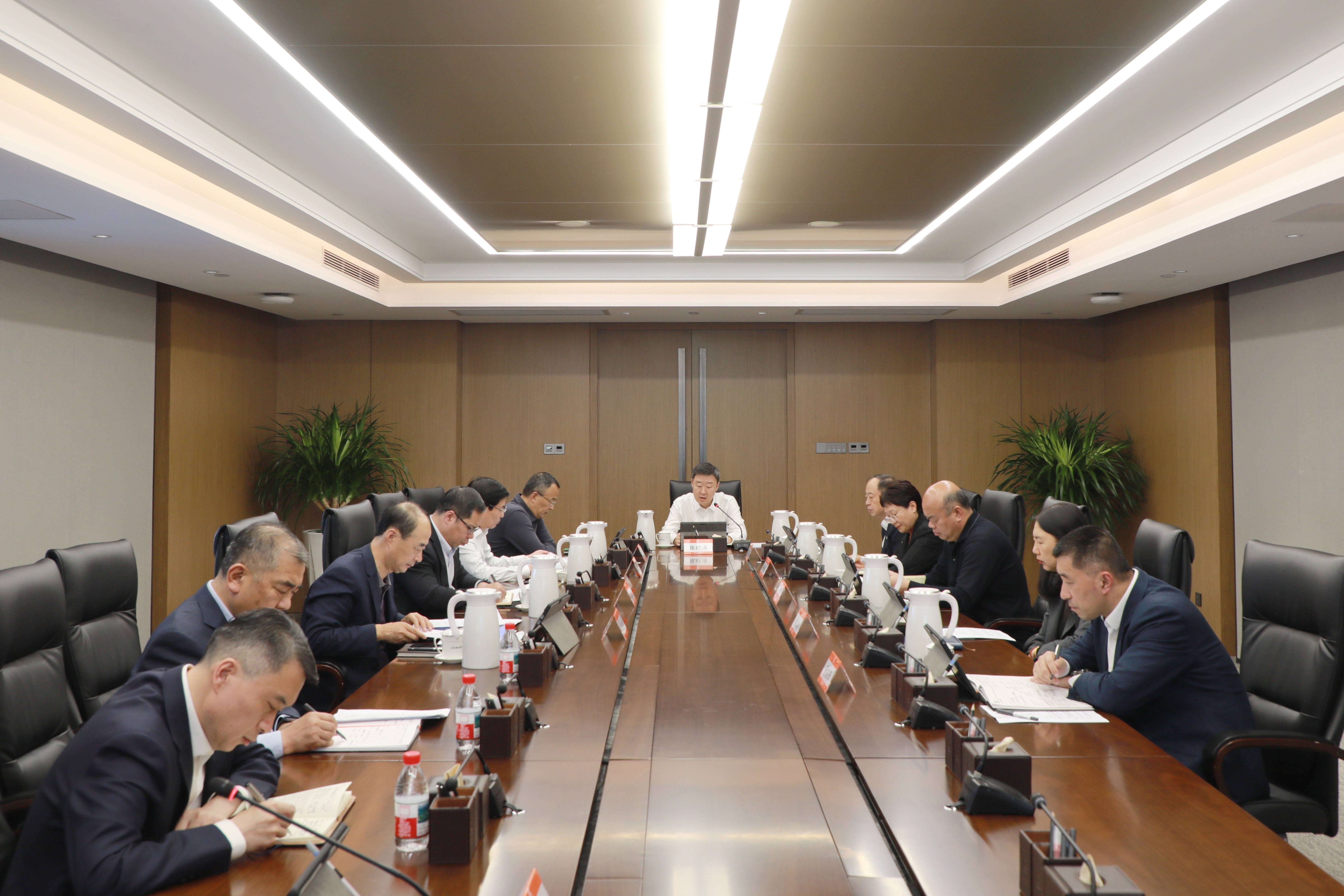 集團(tuán)黨委常委會(huì)召開(kāi)會(huì)議 傳達(dá)學(xué)習(xí)習(xí)近平總書(shū)記重要講話精神 研究有關(guān)事項(xiàng)